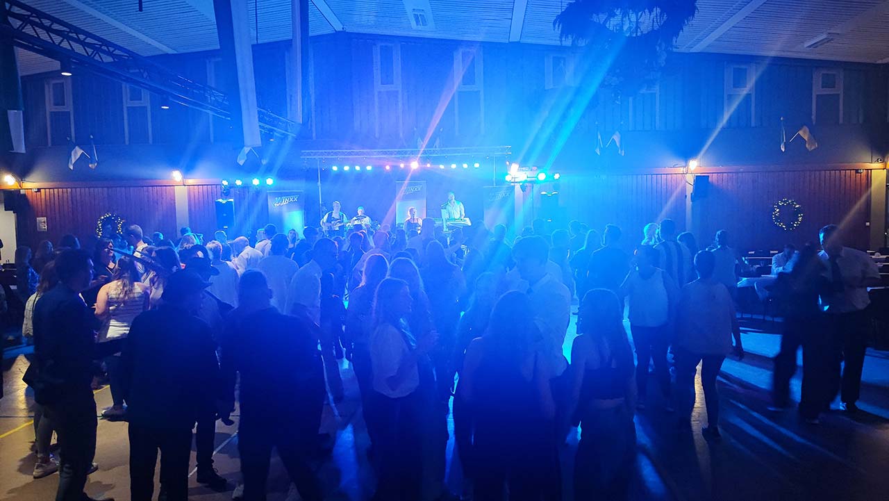 Winxx die Partyband - Volle Tanzfläche bei Narcotic auf dem Schützenfest in Altenbeken