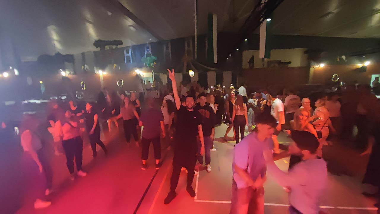 Jaaa, WINXX die Partyband grüßt dich auch - Peace :-)