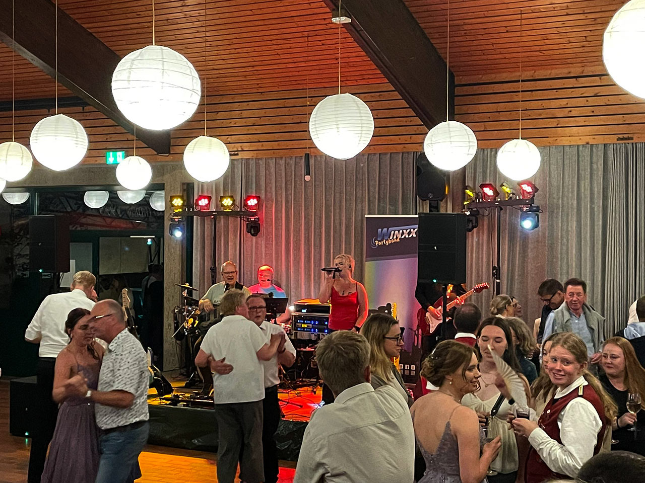 Die ersten Tänze auf dem Schützenball in Gehrden